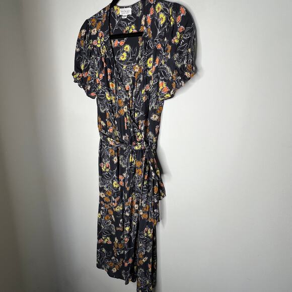 Velvet by Graham & Spencer Grey Floral Wrap Dress Size Large - Picture 8 of 9